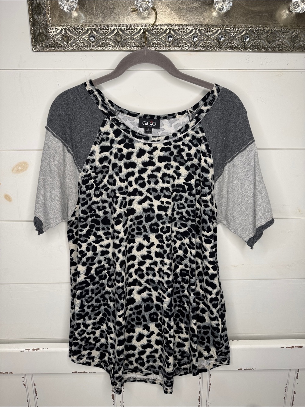 GiGio women's Gray & Black Leopard Raglan Tee